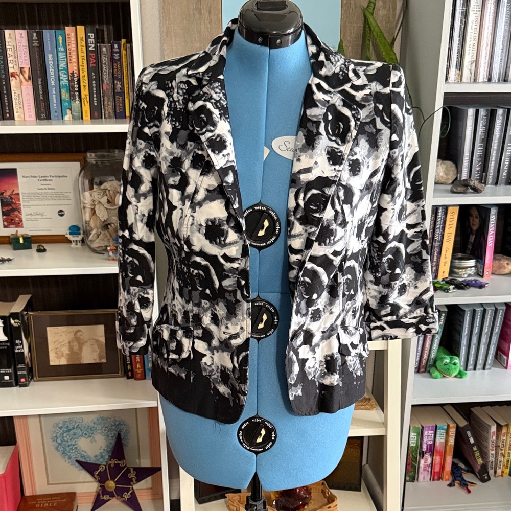 Notations Black and White Floral Blazer